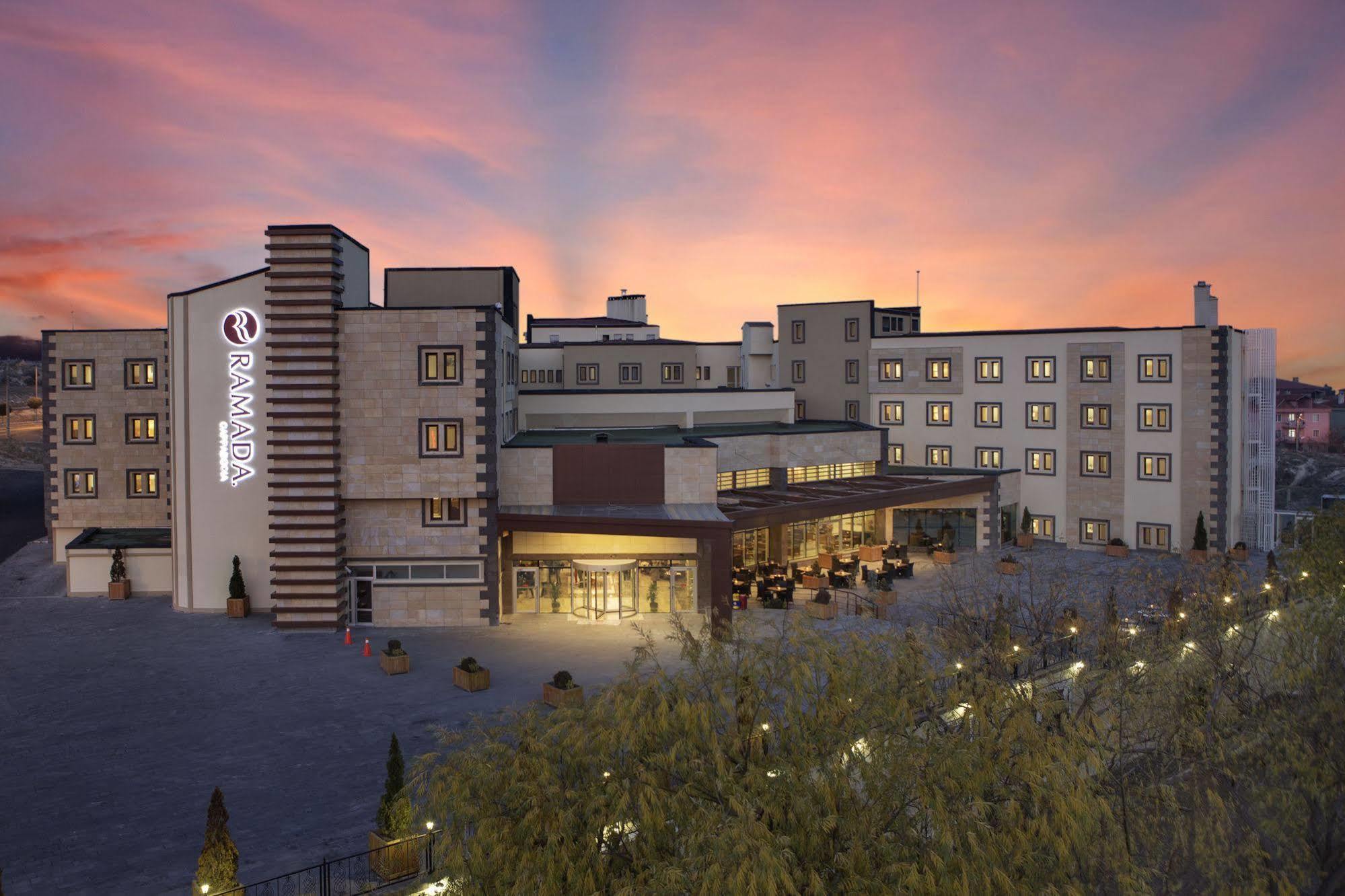 Hotel Ramada By Wyndham Cappadocia Ortahisar Exterior foto